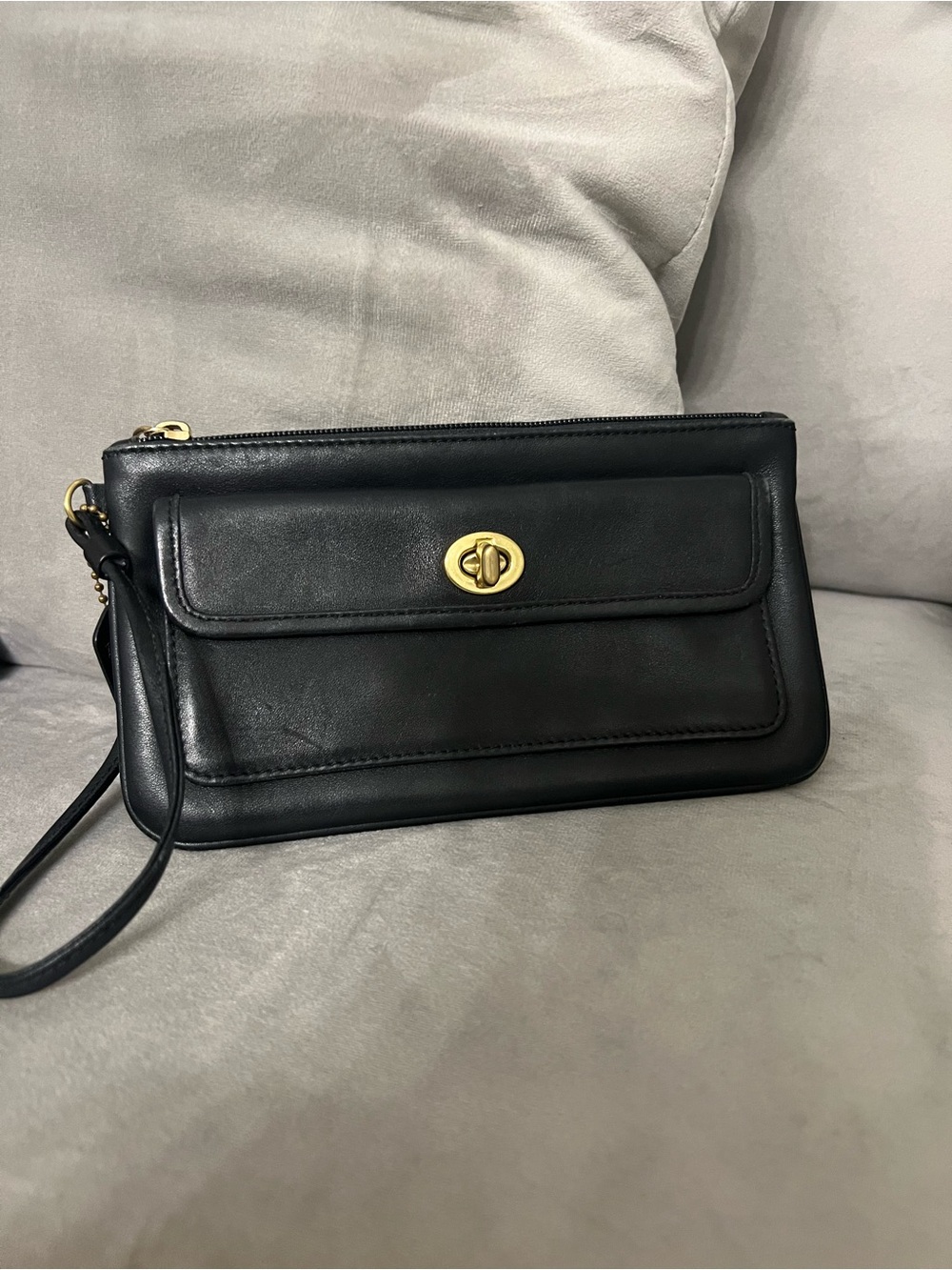 Vintage Coach Y2K Classic Black Leather Turn-Lock Wristlet